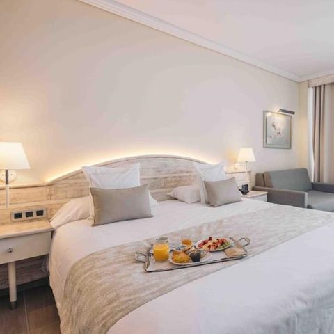 Bedroom 3 persons - Double - Additional bed - Balcony - Canal view