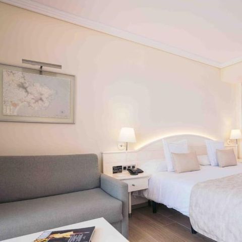 Bedroom 3 persons - Double - Additional bed - Balcony - Canal view