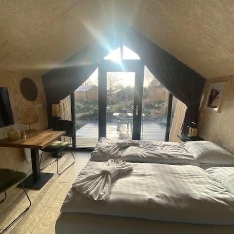 UNUSUAL ACCOMMODATION 2 people - Solo Retreat 2