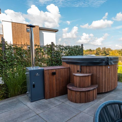 Villa 10 persons - Maas Waterzicht with hot tub and sauna