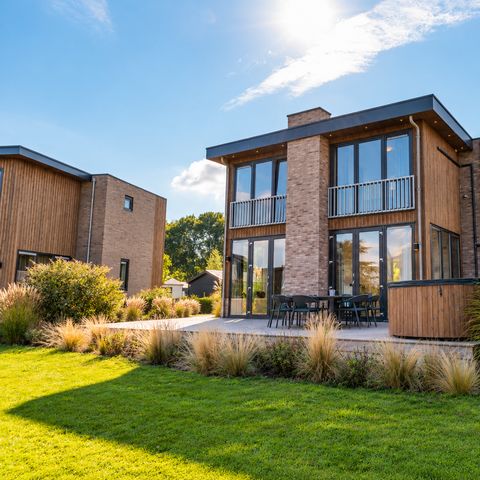 Villa 10 persons - Maas Waterzicht with hot tub and sauna