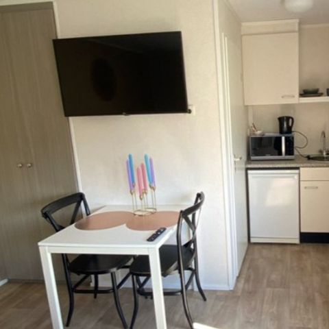 BEDROOM 2 people