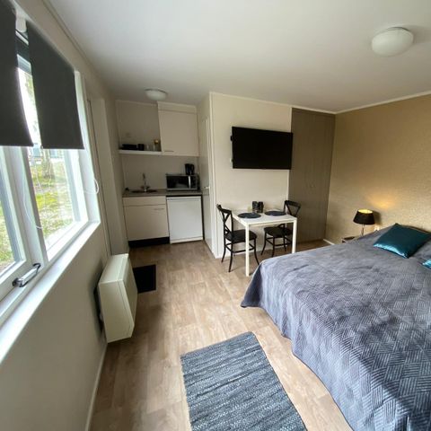 BEDROOM 2 people