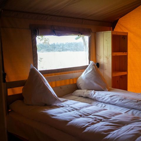 CANVAS AND WOOD TENT 6 people - including sanitary facilities