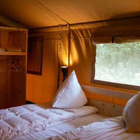 CANVAS AND WOOD TENT 6 people - including sanitary facilities