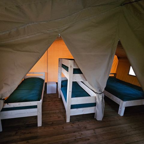 Canvas and wooden tent 5 persons - including toilet
