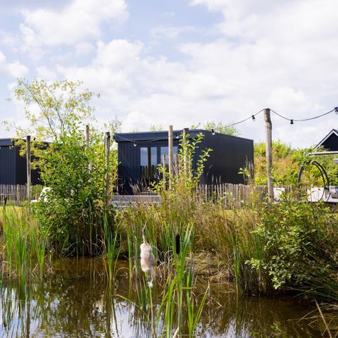 Tiny house 2 persons - with an outdoor pool