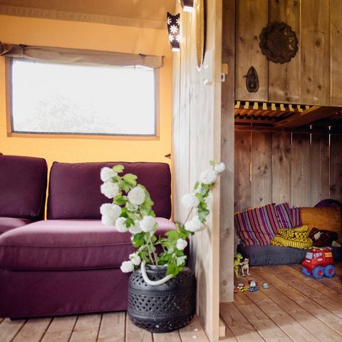 CANVAS AND WOOD TENT 6 people - including sanitary facilities