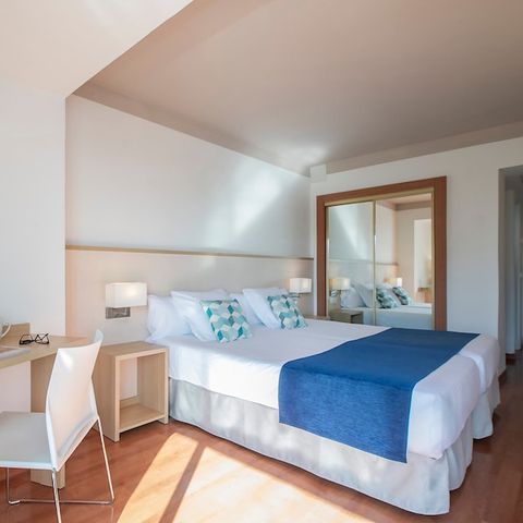 BEDROOM 2 people - Double Room - Pool view - Balcony