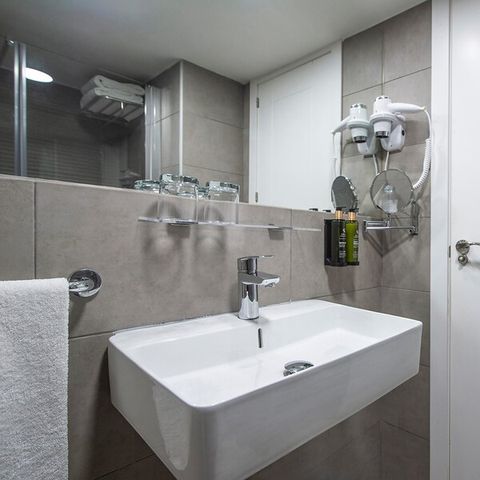 BEDROOM 2 people - Double Room - Pool view - Balcony