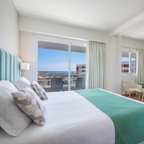 Bedroom 3 persons - JUNIOR SUITE - SEA VIEW - BALCONY