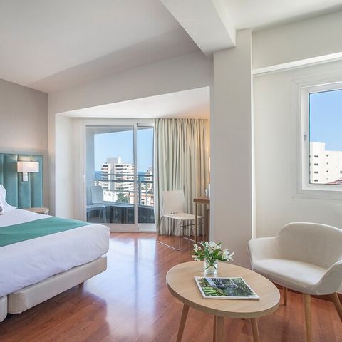 Bedroom 3 persons - JUNIOR SUITE - SEA VIEW - BALCONY
