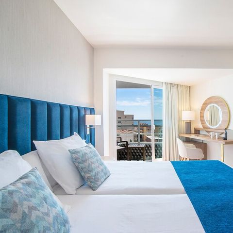 Bedroom 2 persons - SUPERIOR DOUBLE ROOM - SEA VIEW - BALCONY