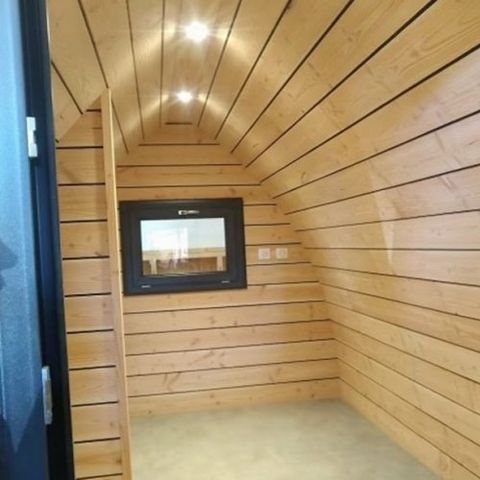 UNUSUAL ACCOMMODATION 4 people - Cabanne Pigne- No baby bed possible- 1 room