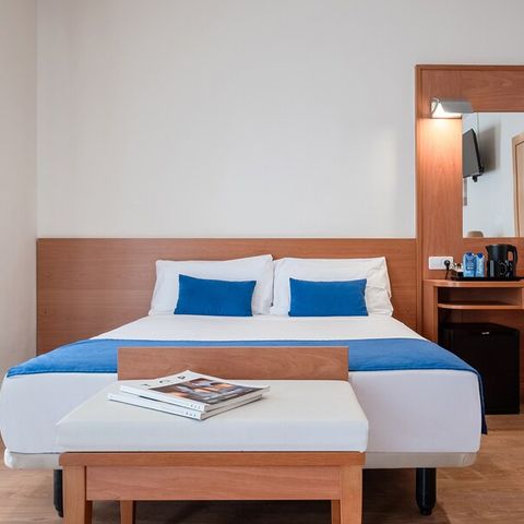 BEDROOM 3 people - DOUBLE ROOM + EXTRA BED - BALCONY - BREAKFAST INCLUDED