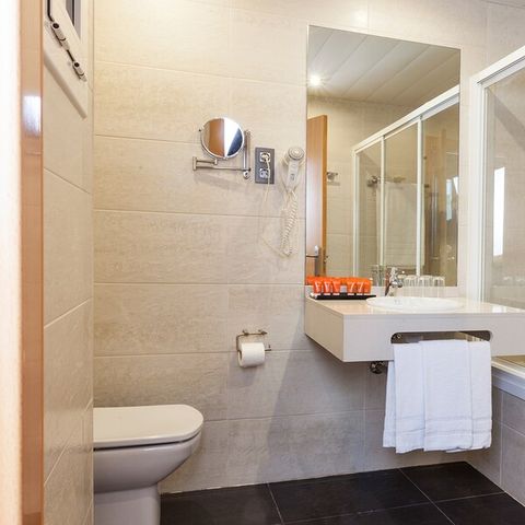 BEDROOM 3 people - DOUBLE ROOM + EXTRA BED - BALCONY - BREAKFAST INCLUDED