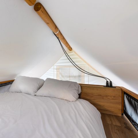 Canvas and wooden tent 4 persons - 2-4ST