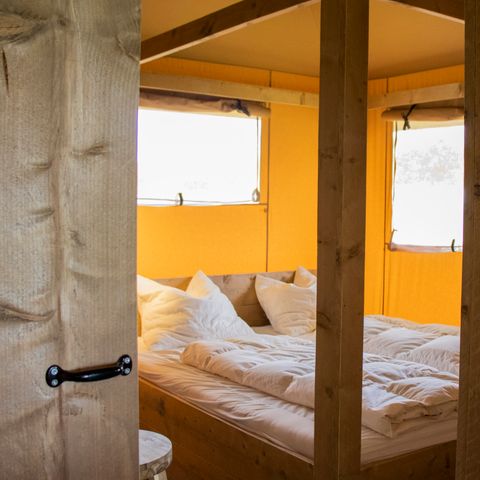 CANVAS AND WOOD TENT 6 people - Luxury Safari tent