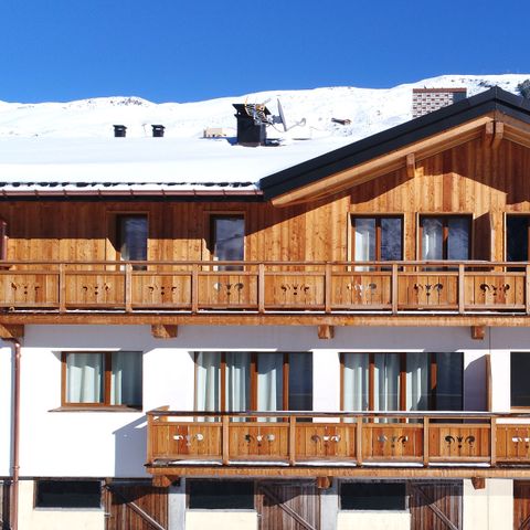CHALET 8 people - Semi-detached chalet sleeps 8 (approx. 110 m²)