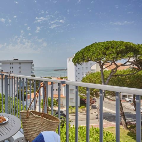 APARTMENT 4 people - 2-room apartment sleeps 4 (approx. 35m²)