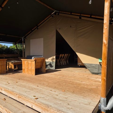 Canvas and wooden tent 8 persons