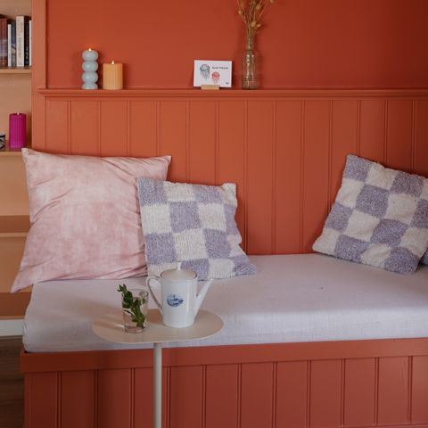 HOUSE 8 people - The Front House