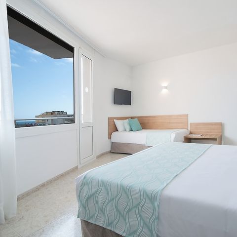 BEDROOM 3 people - DOUBLE ROOM + EXTRA BED - BALCONY - BREAKFAST INCLUDED