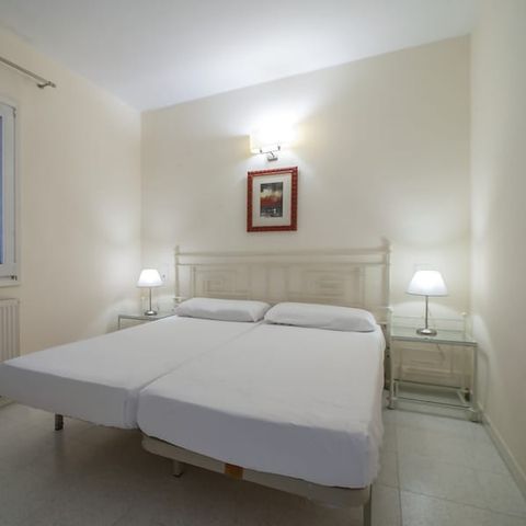 APARTMENT 3 people - 1 bedroom flat - 2 adults + 1 child (under 12) or 3 adults - Economy