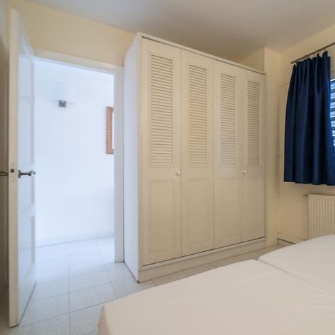 APARTMENT 3 people - 1 bedroom flat - 2 adults + 1 child (under 12) or 3 adults - Economy
