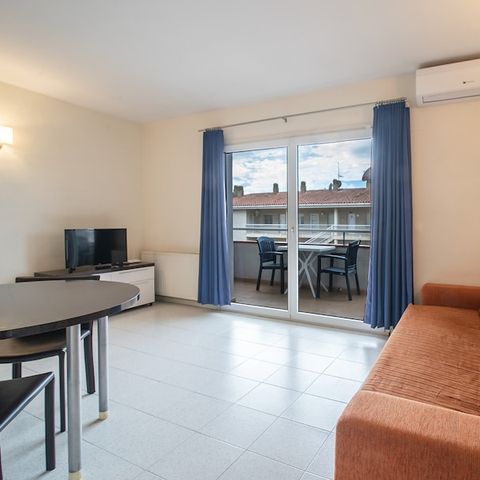 APARTMENT 3 people - 1 bedroom flat - 2 adults + 1 child (under 12) or 3 adults - Economy