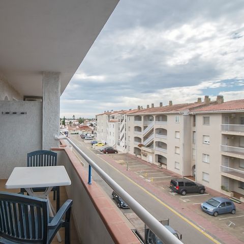 APARTMENT 3 people - 1 bedroom flat - 2 adults + 1 child (under 12) or 3 adults - Economy