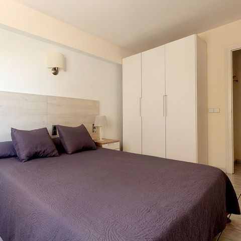 APARTMENT 5 people - 2-bedroom flat - 4 adults + 1 child (under 12) or 5 adults