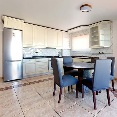 APARTMENT 5 people - 2 bedroom flat - 4 adults + 1 child ( - 12 years) or 5 adults - Spacious