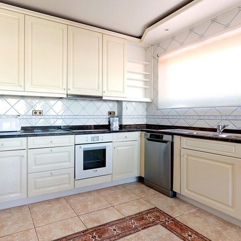 APARTMENT 5 people - 2 bedroom flat - 4 adults + 1 child ( - 12 years) or 5 adults - Spacious