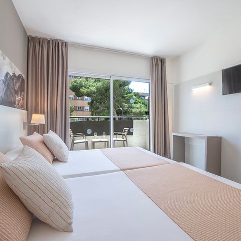 Bedroom 4 persons - Family room - 3 adults - 1 child - -12 years - Balcony