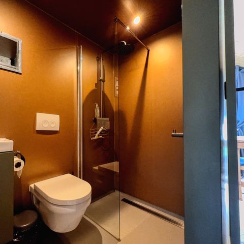 UNUSUAL ACCOMMODATION 2 people - with a hot tub