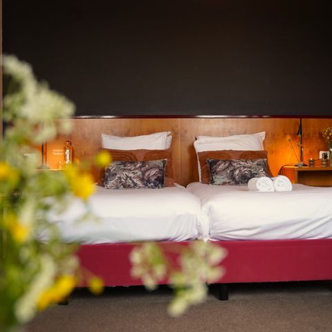 BEDROOM 2 people - Bokkumermar Farm Room