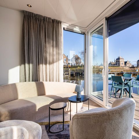 UNUSUAL ACCOMMODATION 4 people - Luxury accommodation on the water in Friesland