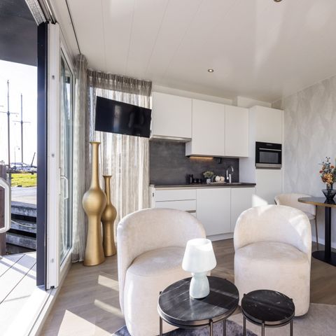 Unique 4 persons - Luxury accommodation on the water in Friesland