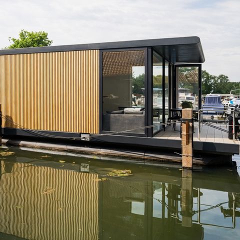 UNUSUAL ACCOMMODATION 4 people - Luxury accommodation on the water in Friesland (41)