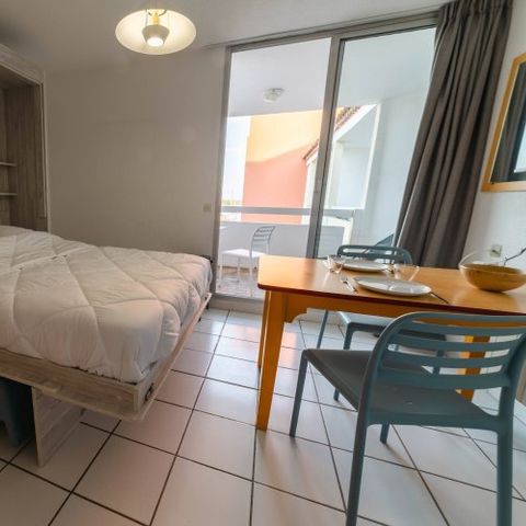 APARTMENT 3 people - "Vue Port" 1 Room - No baby bed available