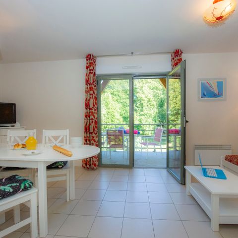 STUDIO 4 people - G/268 - studio