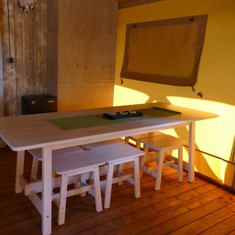 CANVAS AND WOOD TENT 6 people