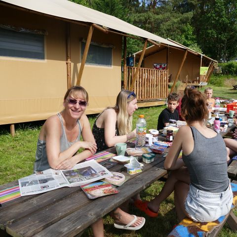 CANVAS AND WOOD TENT 6 people