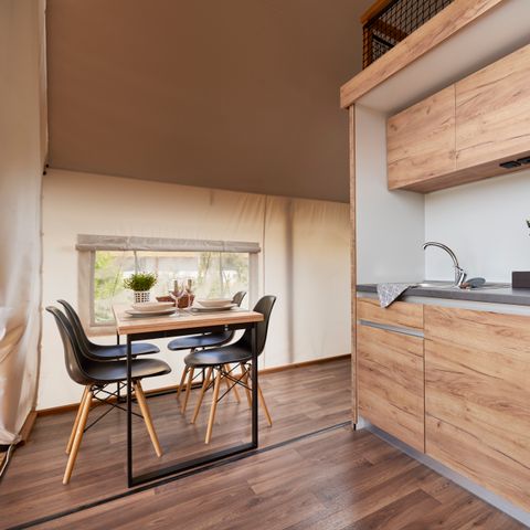 TENT 6 people - Premium three bedroom safari tent (4+2)