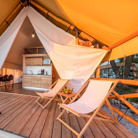 Tent 6 persons - Premium three bedroom safari tent (4+2)