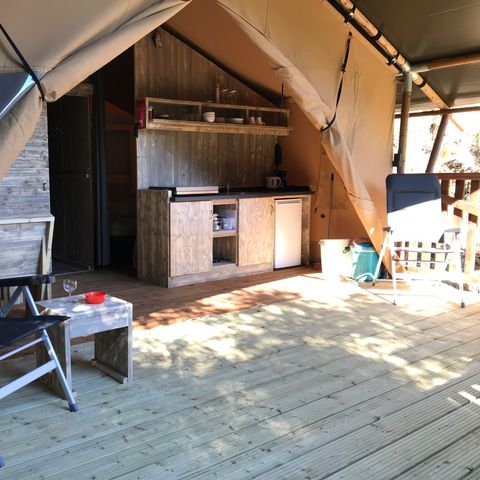 Canvas and wooden tent 6 persons - including sanitary facilities