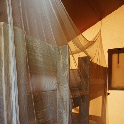 Canvas and wooden tent 6 persons - including sanitary facilities