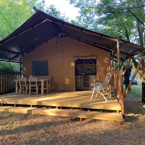 CANVAS AND WOOD TENT 4 people - including sanitary facilities