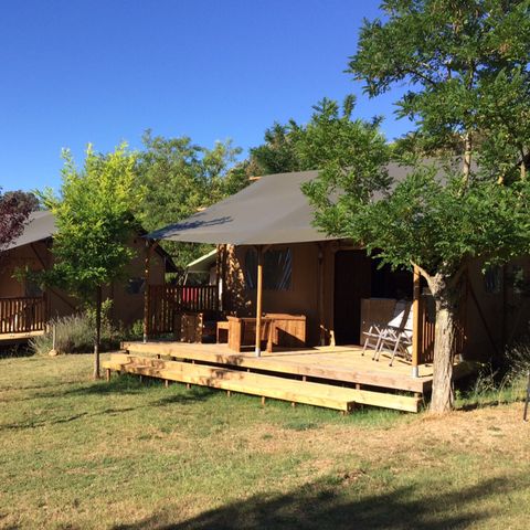 CANVAS AND WOOD TENT 6 people - including sanitary facilities